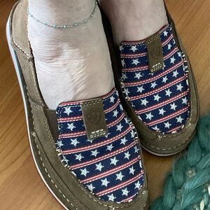 Ariat Women’s size 8 slip on